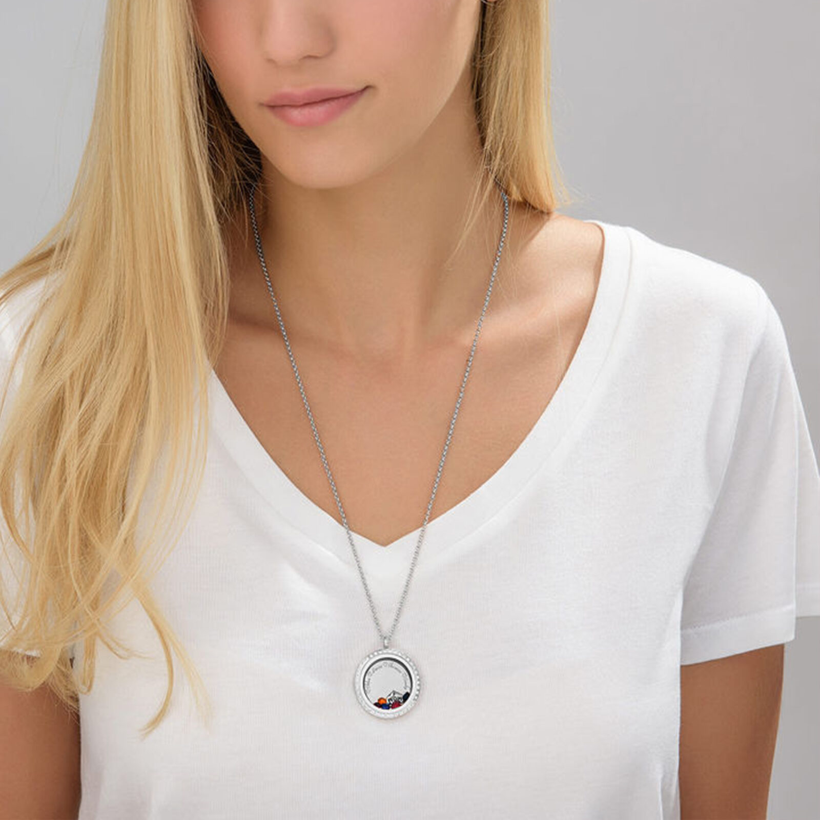 Medaljon halskæde i sølv med hvid zirkoner og gravering og valgfri månedesten - Smykker med gravering - Image 3